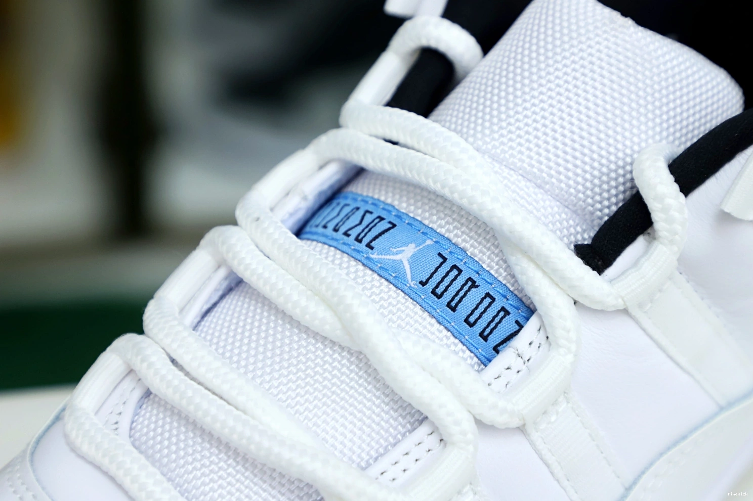LOW JORDAN LEGEND AIR 11 BLUE RETRO 1014